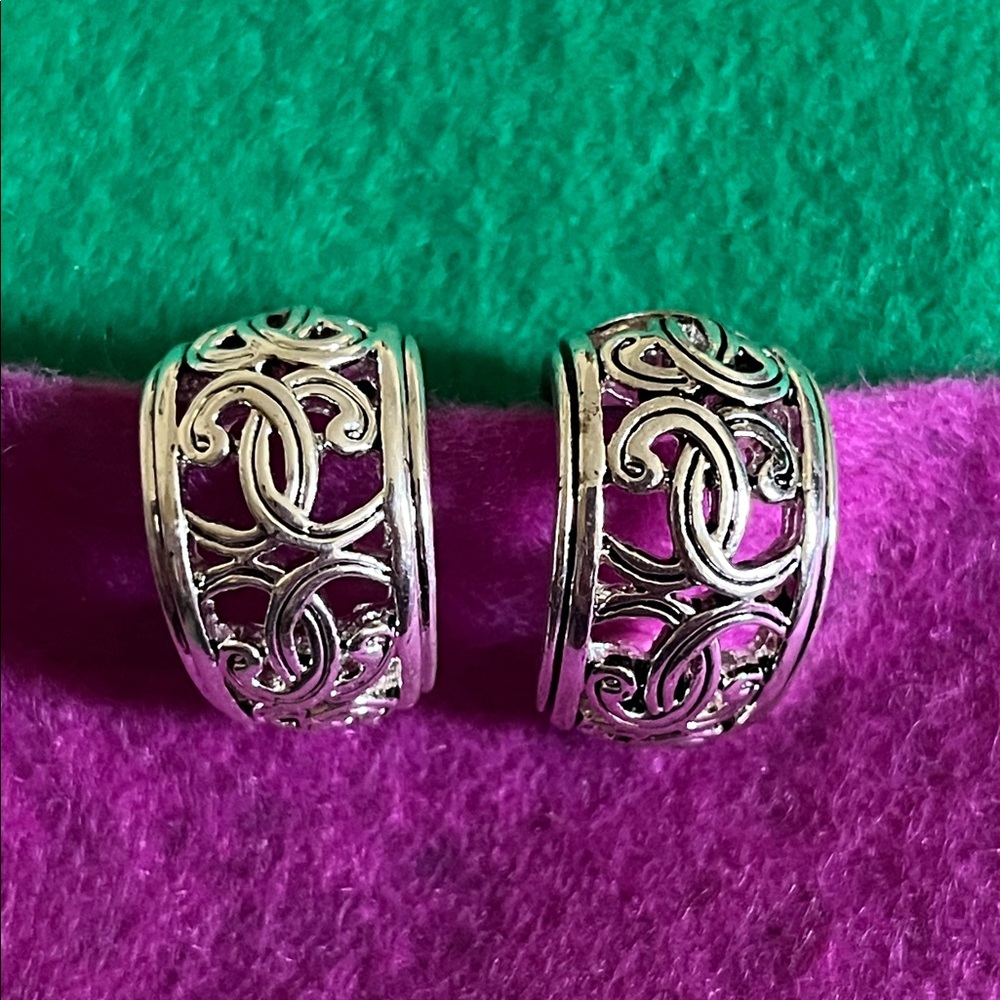 Clip on Elegant Silver Tone Filigree Cuff Hoop Hinge Back Earrings EUC